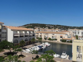 T2 avec loggia vitrée proche plage, climatisé, vue marina - FR-1-472-173